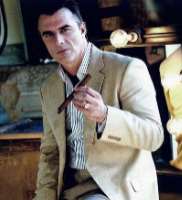 Chris Noth smoking